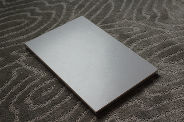 What are the advantages of metal honeycomb panels for indoor partitions?