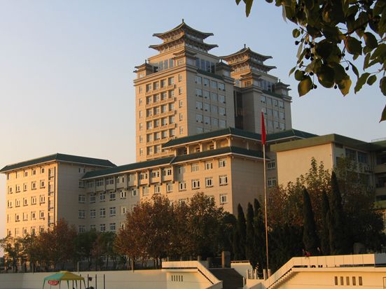 The number of 600 square plates, combined plates and 300 square plates in Hubei central south university for nationalities is 25000 square. jpg