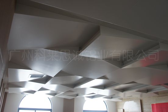 Special-shaped aluminum veneer