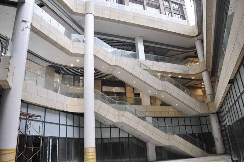 Case of aluminum veneer with column