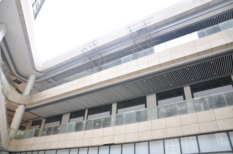 Case of aluminum veneer with column