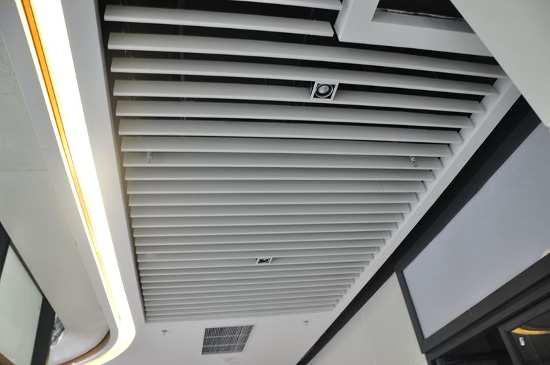 Case of aluminum veneer with column