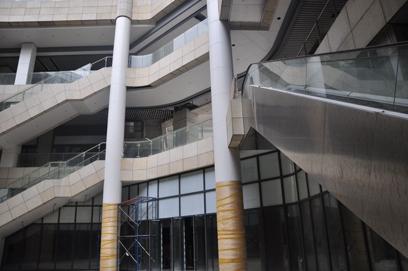 Case of aluminum veneer with column