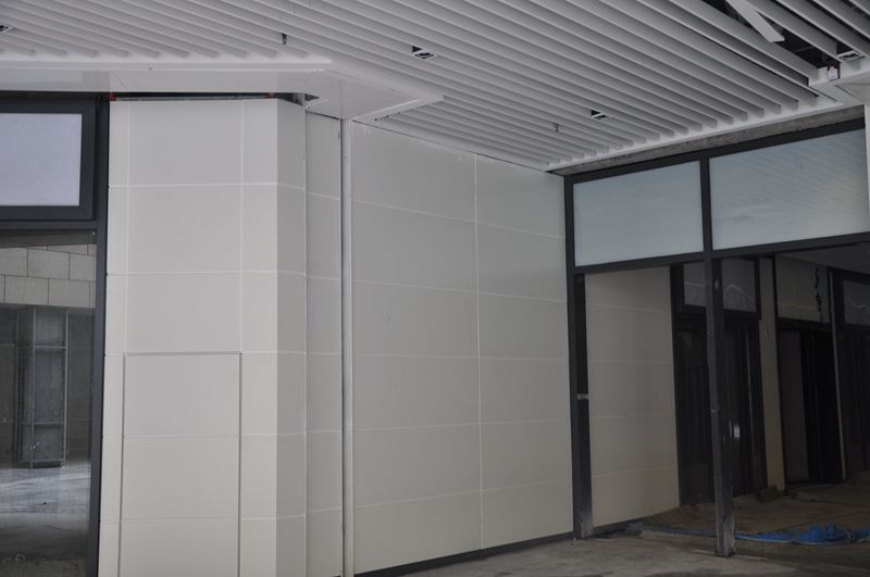 Case of aluminum veneer with column