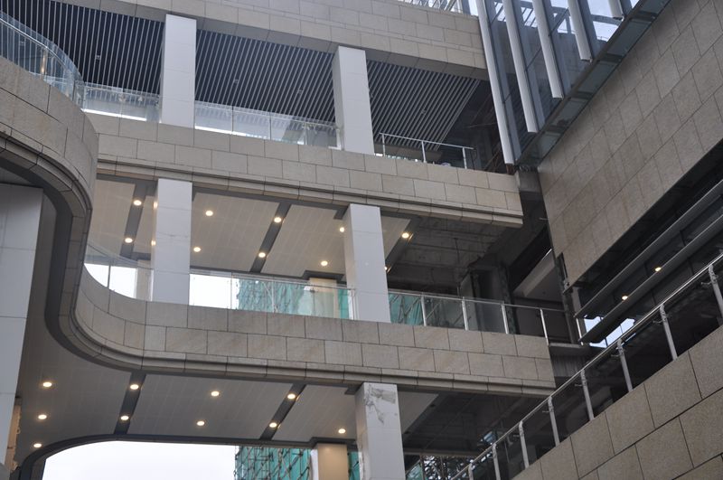 Case of aluminum veneer with column