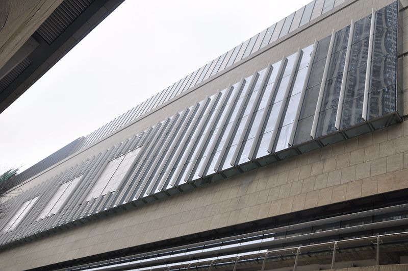 Case of aluminum veneer with column