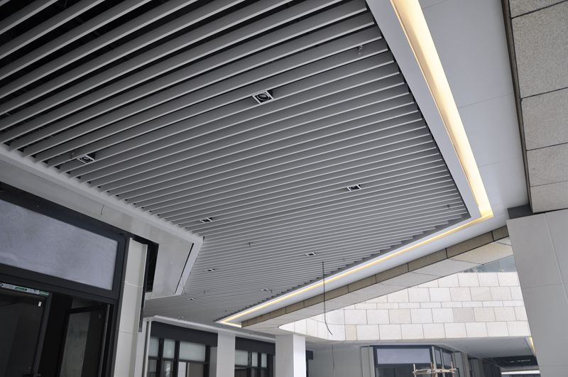 Case of aluminum veneer with column